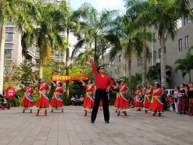 小苹果探戈版吉特巴版(小五风情吉特巴第二套)-第4张图片-有道翻译官网